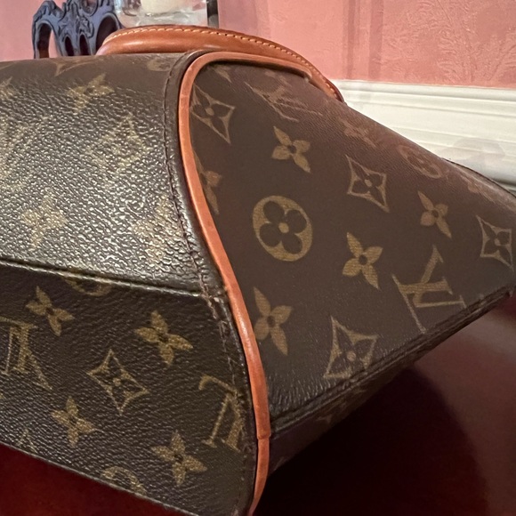 Louis Vuitton Authenticated Ellipse MM Monogram Bag - Picture 12 of 15